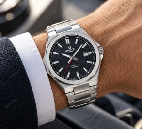 Szczupły zegarek szafirowy Casio Edifice ze stalową bransoletą | EFB-108D-1AVUEF