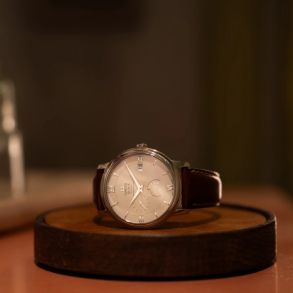 MORELUND Watchmat in Dark Wood/Cognac Leather MO2101
