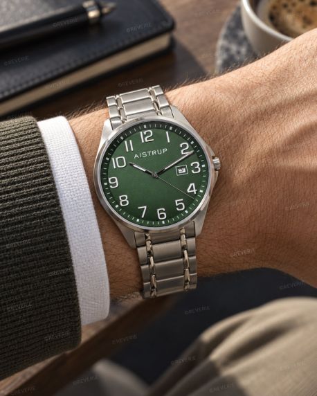 Tytanowy zegarek męski z niebieską tarczą, dużymi wyraźnymi cyframi i datownikiem na tytanowej bransolecie z kolekcji Aistrup Titanium Sapphire | AIW7903