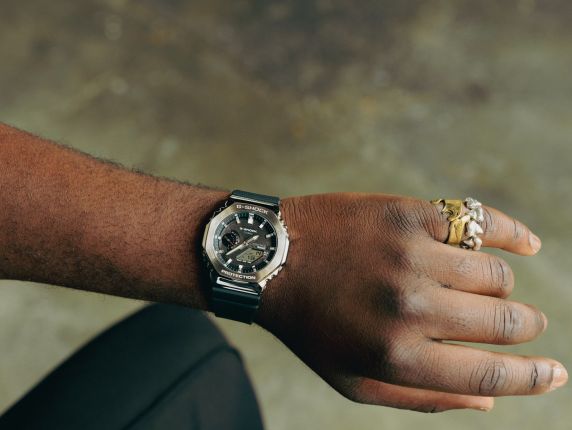 Połączony zegarek solar G-Shock z ośmiokątnym metalowym wzornictwem | GBM-2100-1AER